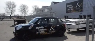 Combi-Camp vouwwagen achter de Mini