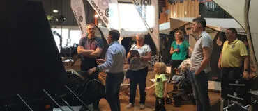 Demonstratie van vouwwagen bij Aart Kok Adventure Heemstede