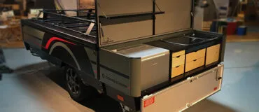 Nieuwe Combi-Camp keuken 2019 op grijze Country vouwwagen