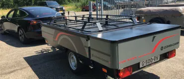 Combi-Camp Country vouwwagen achter Tesla model 3