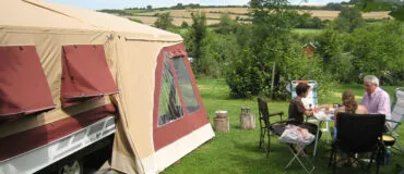 Combi-Camp Country vouwwagen bordeaux op camping